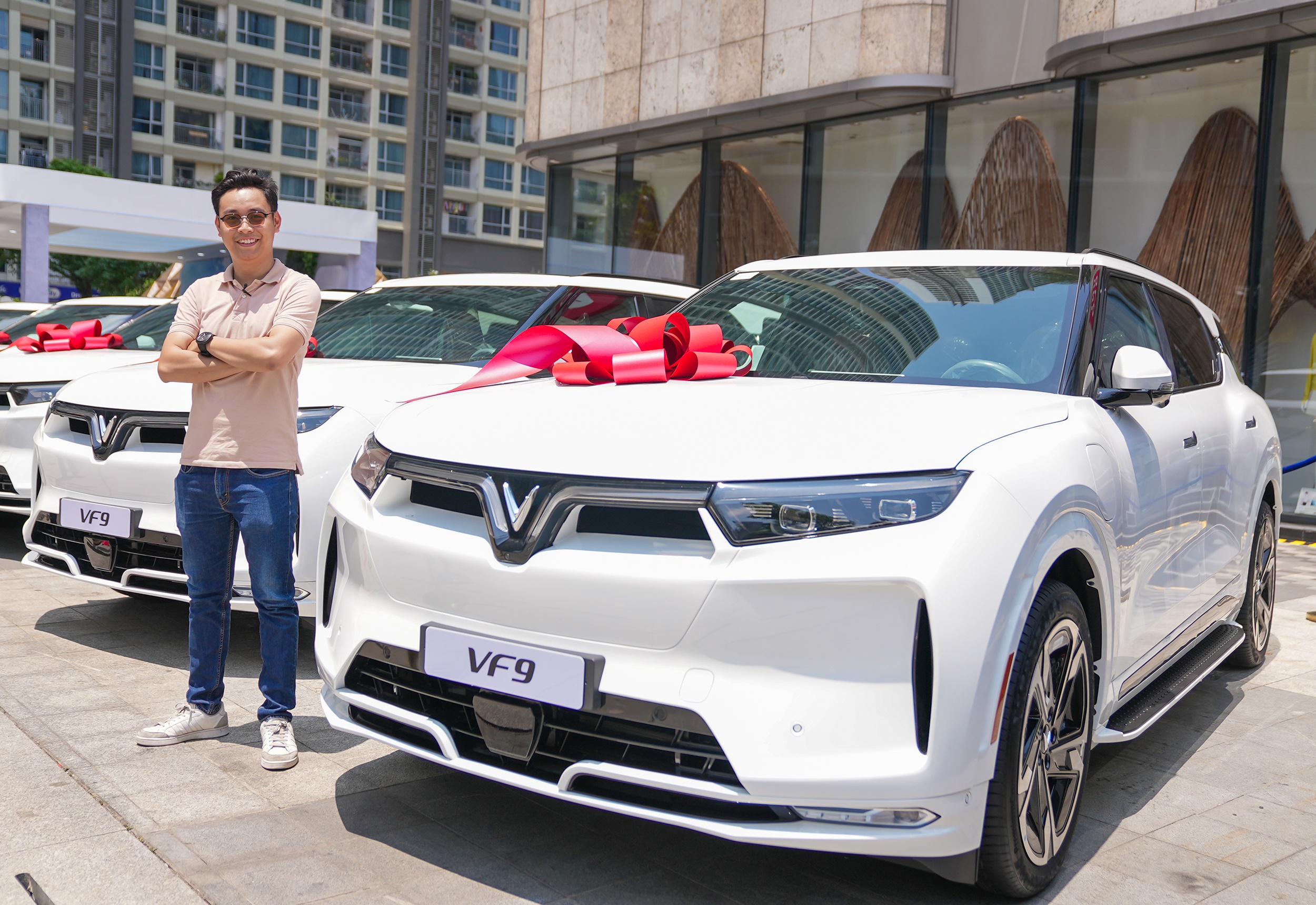 Trai nghiem nhanh VinFast VF 9 ban thuong mai hinh anh