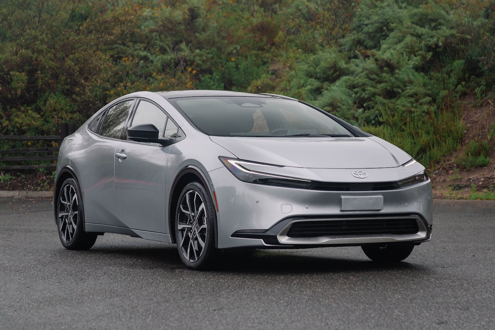 Danh gia Toyota Prius 2023 anh 1