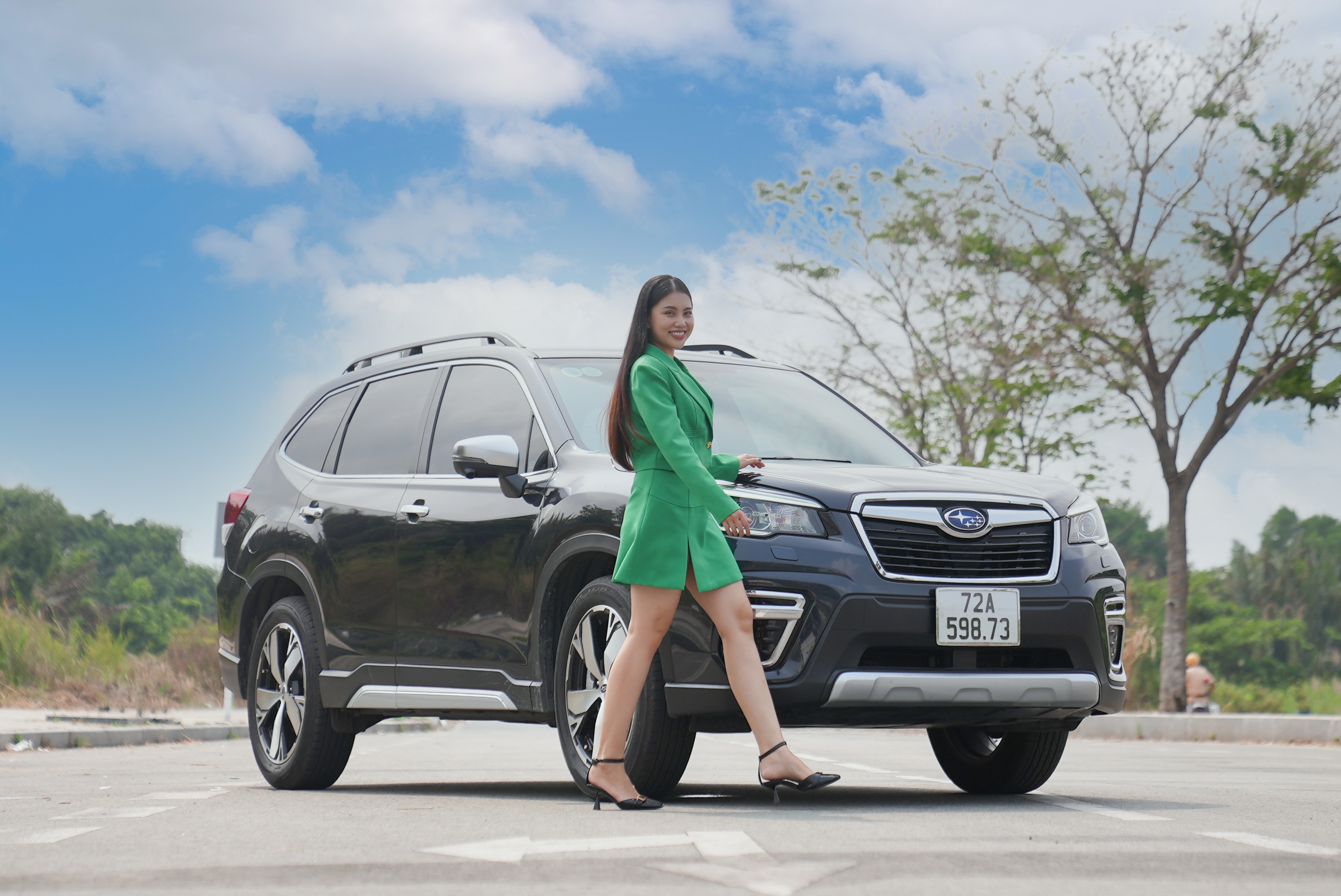 Luc moi lai, thay luon bat toi cam vo lang bang 2 tay hinh anh