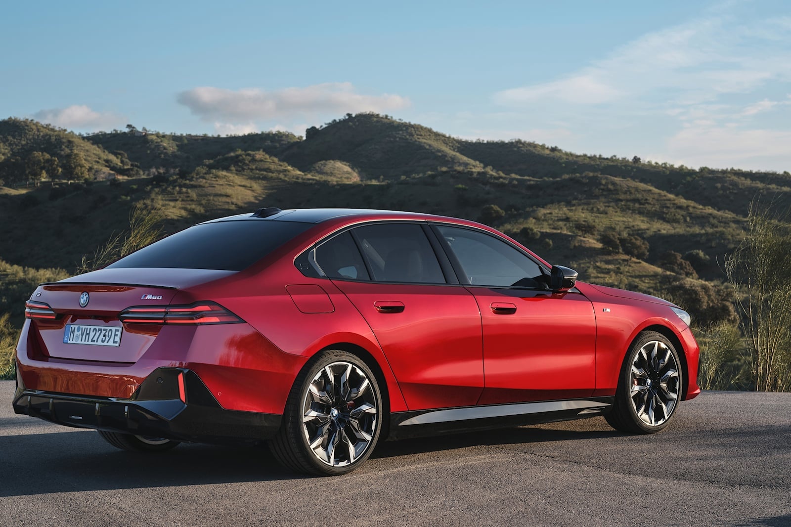 BMW 5-Series G60 anh 12