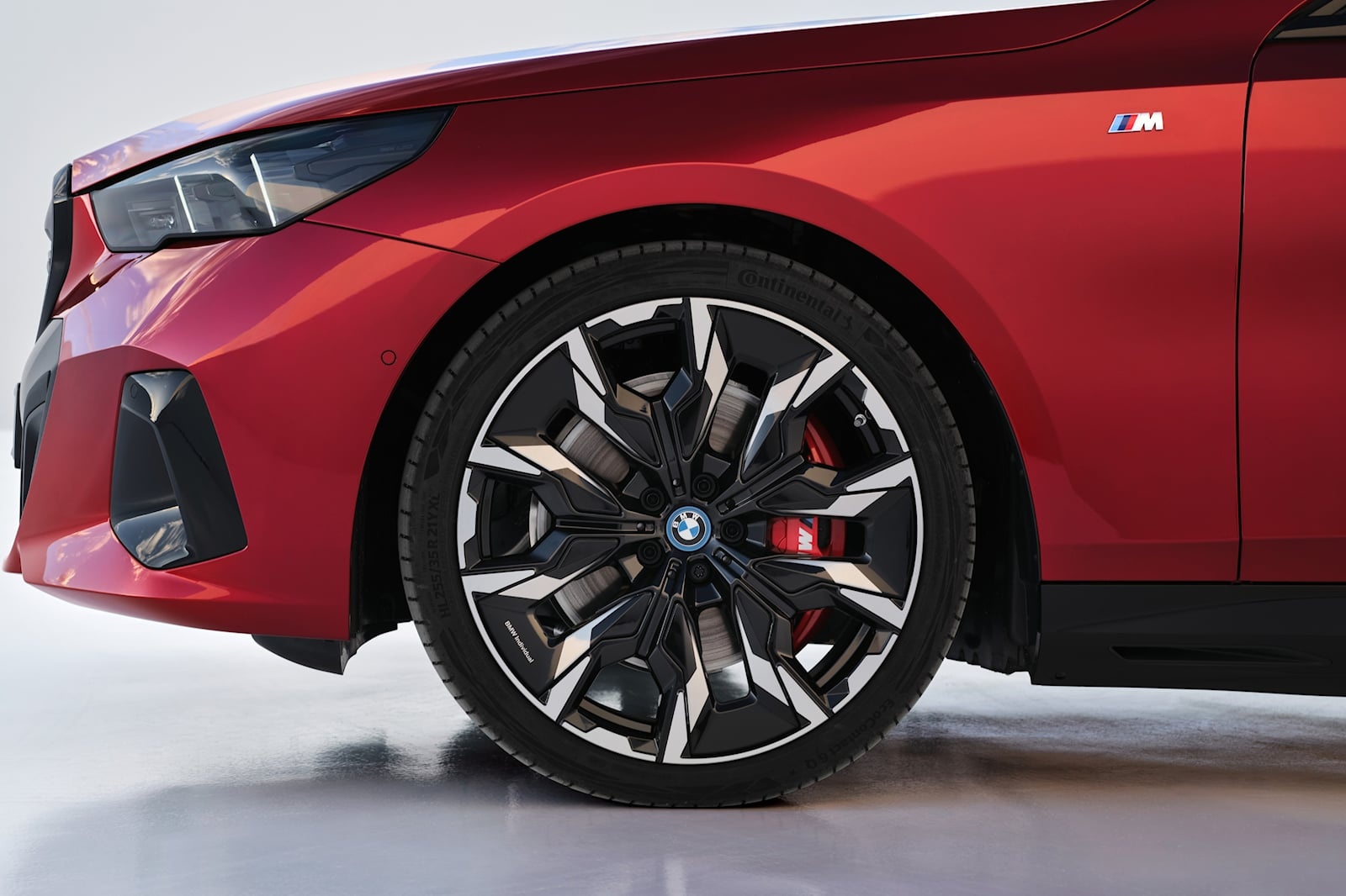 BMW 5-Series G60 anh 10