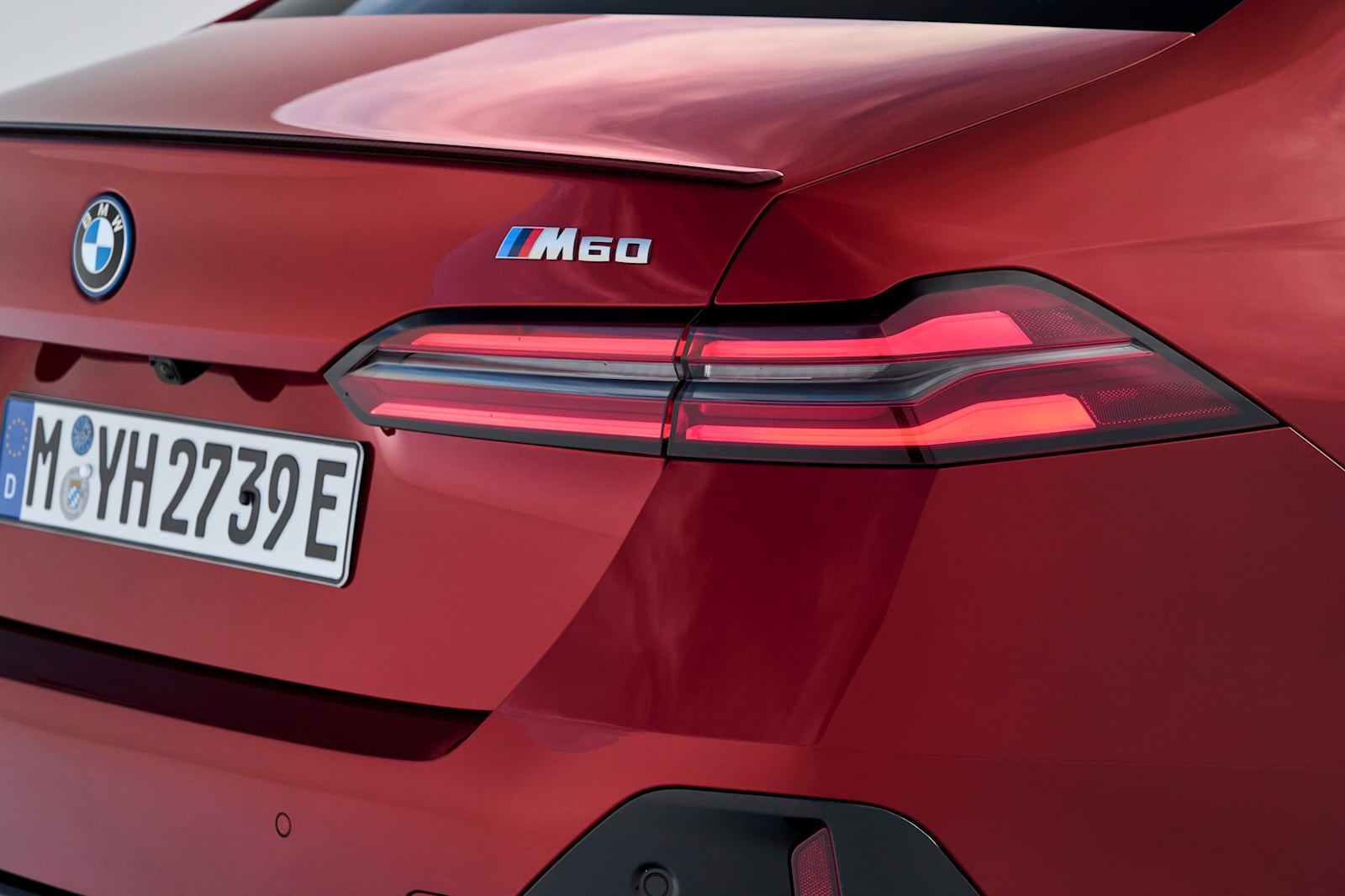 BMW 5-Series G60 anh 11