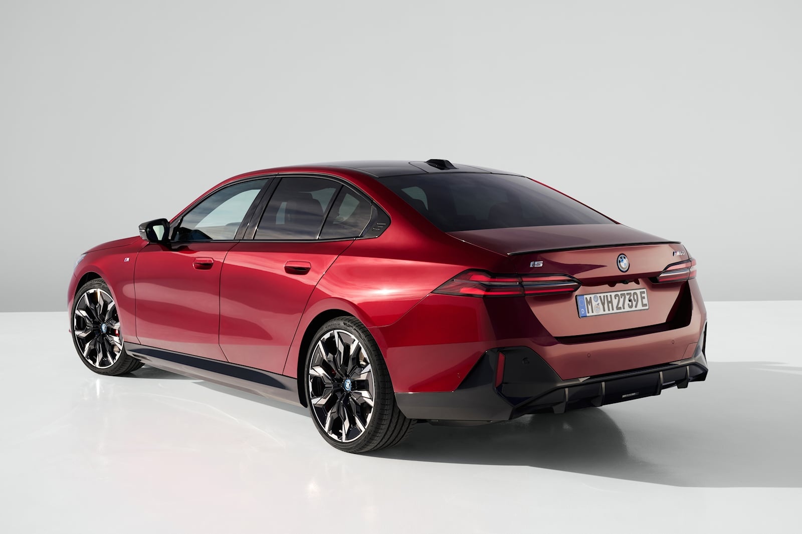 BMW 5-Series G60 anh 3