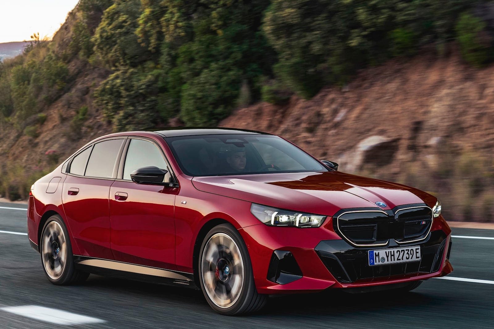 BMW 5-Series G60 anh 21