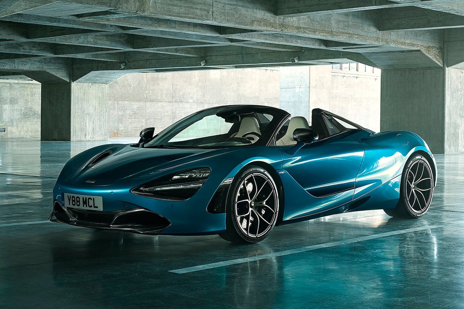 Xe sap bi khai tu anh 10