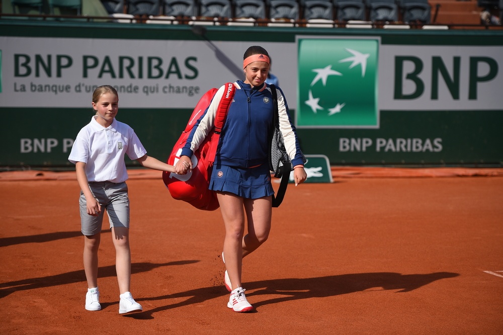 Duong kim vo dich thua trong ngay khai mac Roland Garros 2018 hinh anh