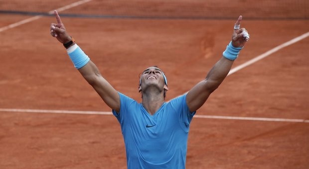 Rafael Nadal lần thứ 11 nâng cao chiếc cup Pháp mở rộng ảnh 2 Rafael Nadal lan thu 11 nang cao chiec cup Phap mo rong anh 2