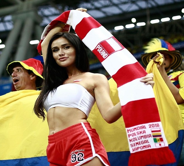 Dàn mỹ nhân đẹp ngút trời cổ vũ trận đấu giữa Ba Lan và Colombia ảnh 6 Dan my nhan dep ngut troi co vu tran dau giua Ba Lan va Colombia anh 6