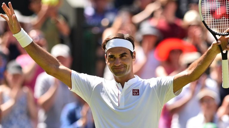 Dien trang phuc moi, Federer co chien thang de tai vong 1 Wimbledon hinh anh