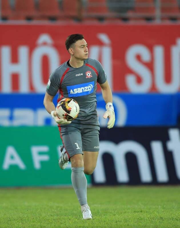 HLV Viet Hoang: Van Lam xuat sac nhat tran gap Sanna Khanh Hoa anh 1