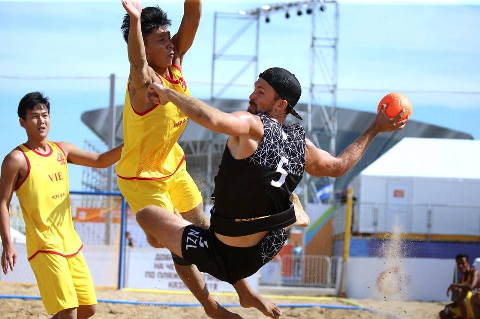 Tran dau giua Viet Nam va Mexico tai giai bong nem bai bien VDTG 2018 hinh anh