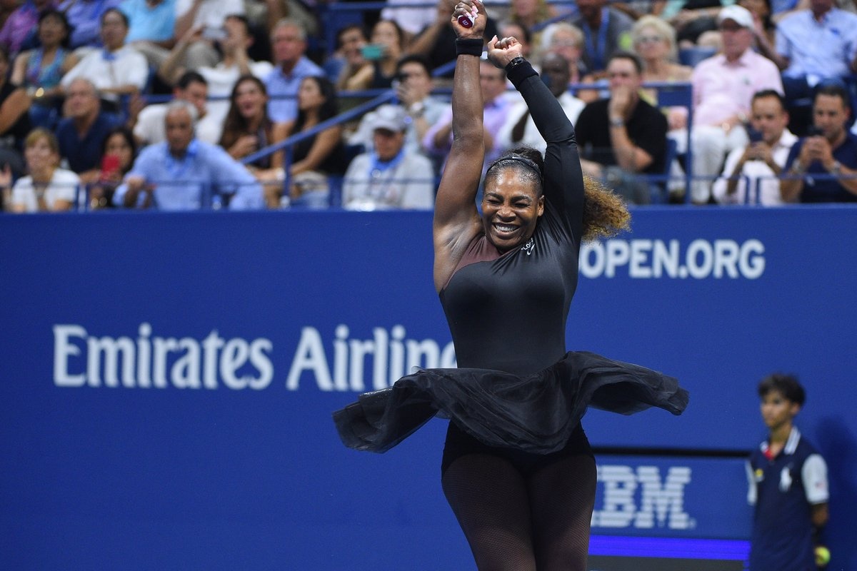 Serena Williams bang bang tien vao ban ket My mo rong hinh anh
