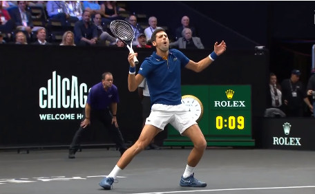 Djokovic khong may co cu danh trung nguoi Federer hinh anh