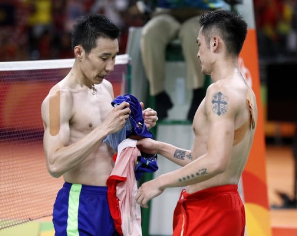 Lin Dan chuc Lee Chong Wei anh 1