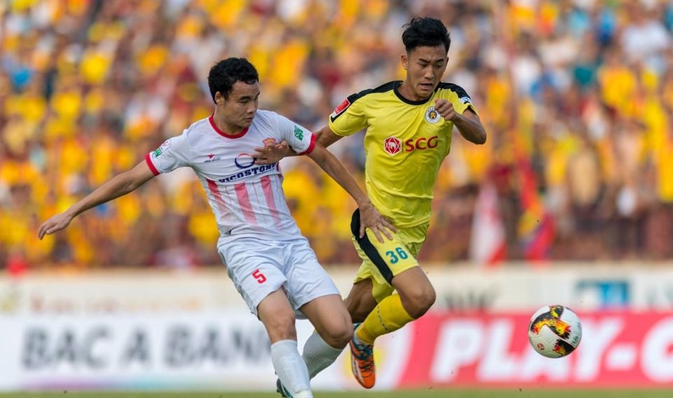 Da xong tran play-off, 4 cau thu Ha Noi B gap rut bay den Indonesia hinh anh