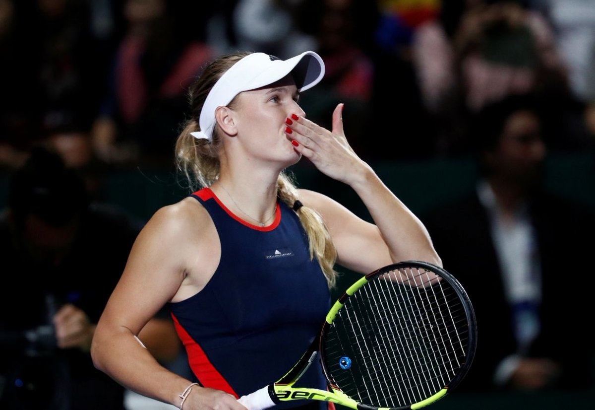 Duong kim vo dich Wozniacki dung buoc som tai WTA Finals hinh anh