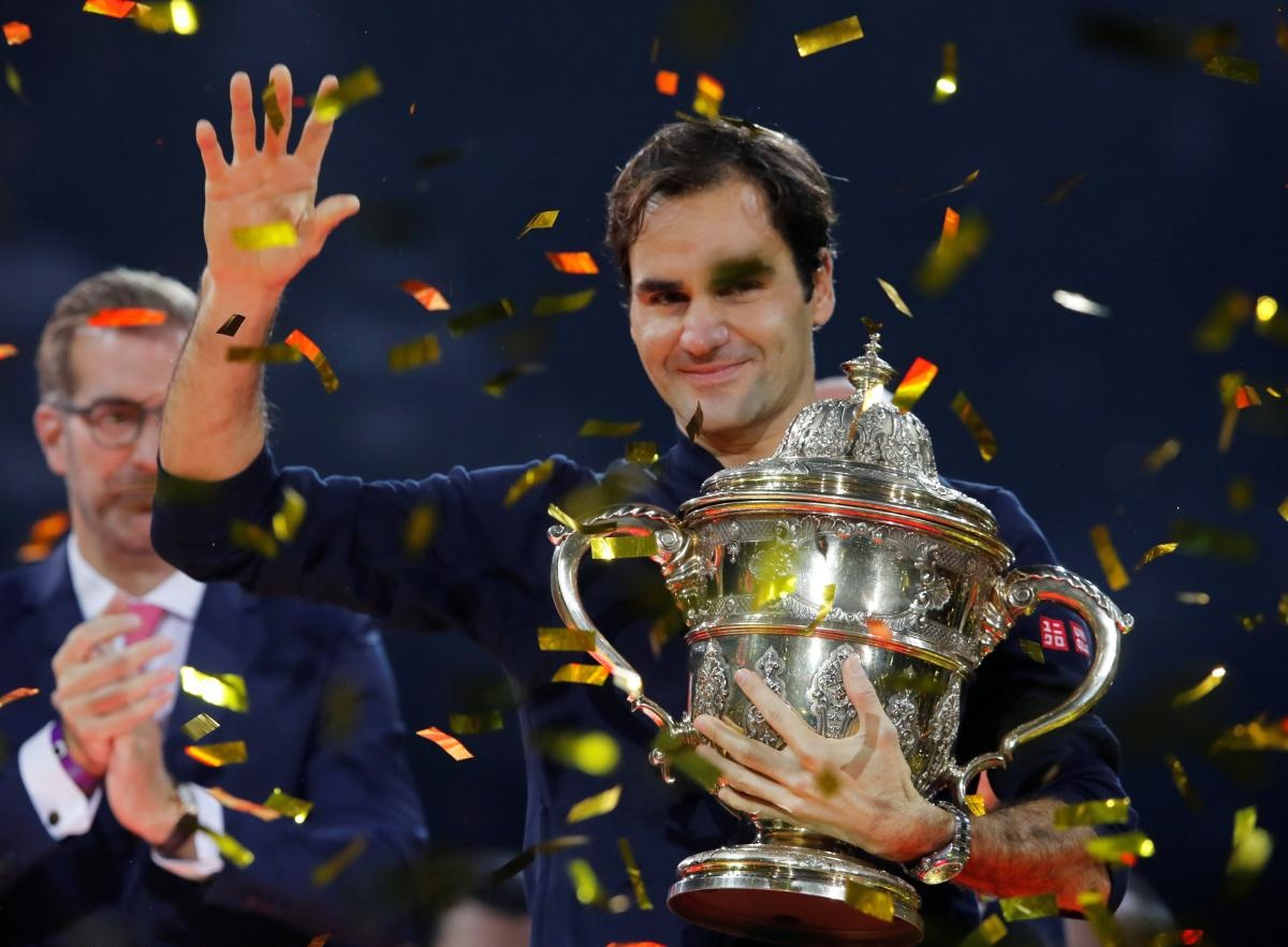 Roger Federer xuc dong trong lan thu 9 dang quang tai que nha Basel hinh anh