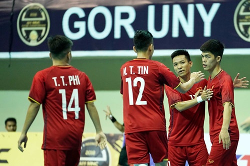 Thang cach biet Timor Leste, tuyen futsal VN vao ban ket giai DNA hinh anh