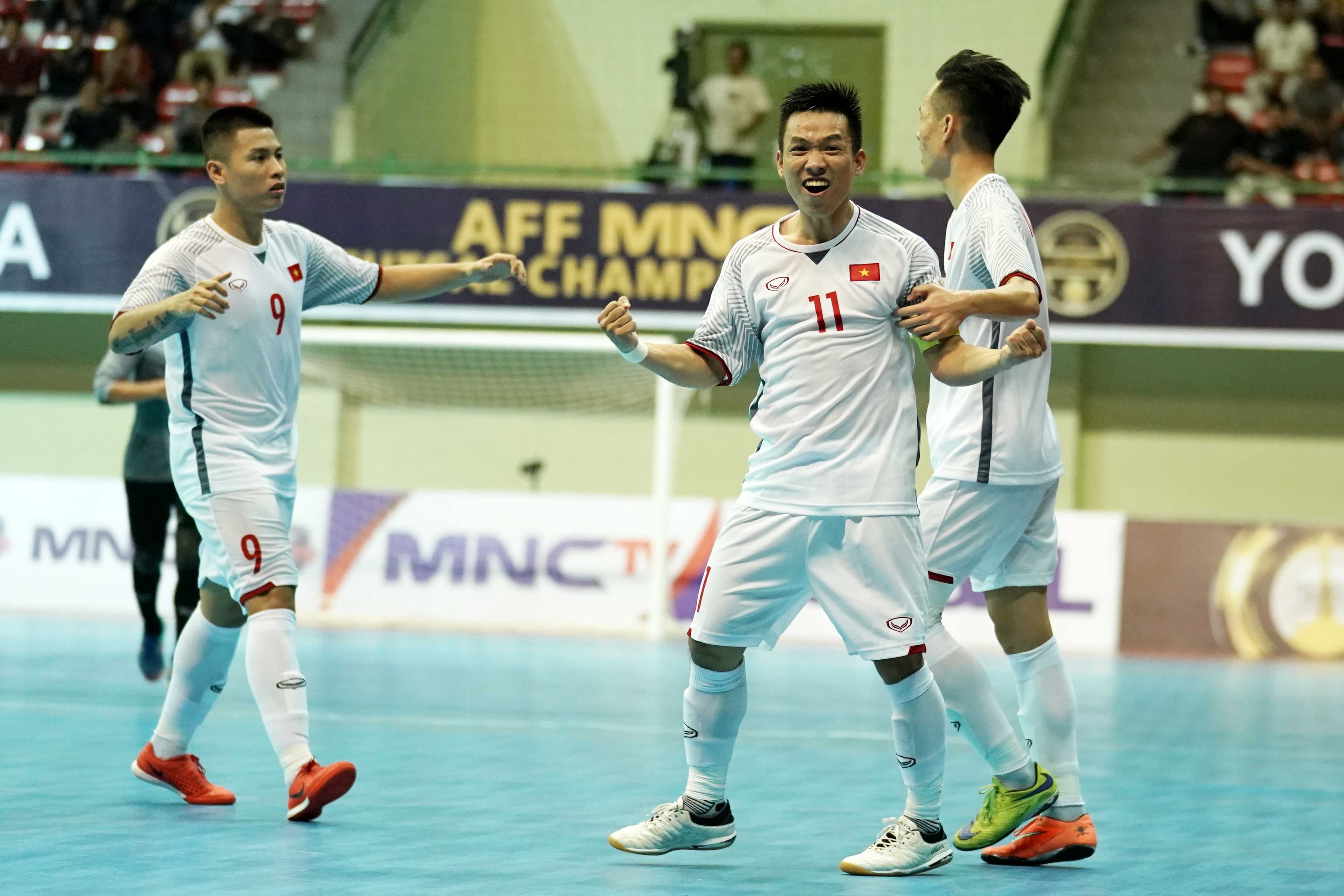 Futsal Viet Nam Malaysia anh 1