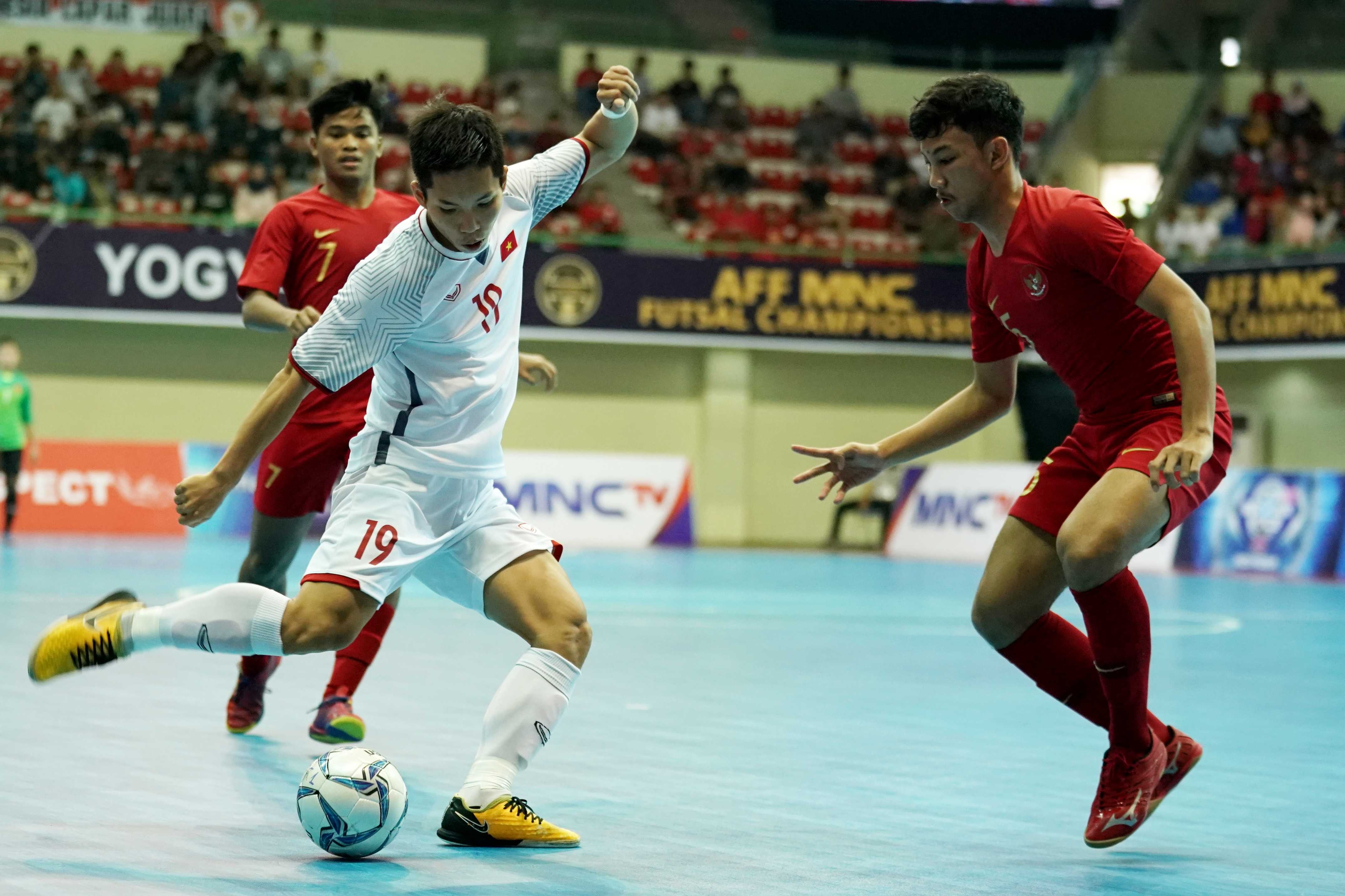 Highlights tran tranh HCD: DT futsal Viet Nam 1-3 DT Indonesia hinh anh