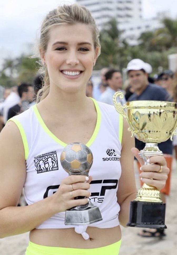 My nhan quan vot Bouchard doat cup bong da anh 5