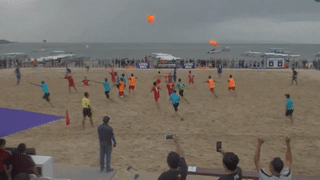 Thang Thai Lan 6-4, doi tuyen bong da bai bien Viet Nam vo dich DNA hinh anh