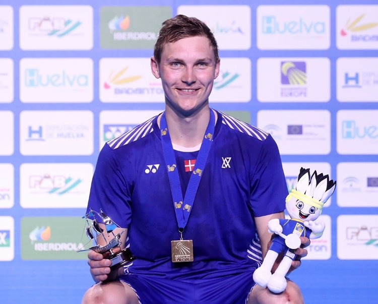 Viktor Axelsen bi cam khoac ao tuyen quoc gia anh 1