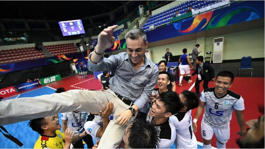 HLV tuyen futsal Viet Nam lot top 10 nha cam quan xuat sac the gioi hinh anh