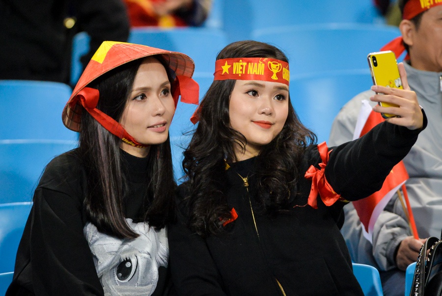 Ban gai Duy Manh rang ngoi truoc tran chung ket AFF Cup hinh anh