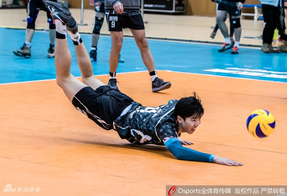 Huan luyen vien danh van dong vien nhap vien anh 2