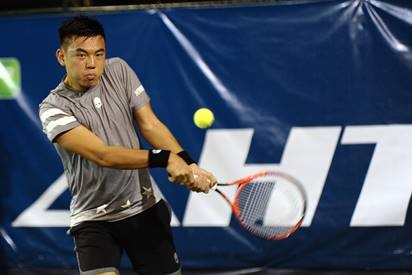 Hoang Nam dung buoc trong tiec nuoi tai giai Vietnam Open hinh anh