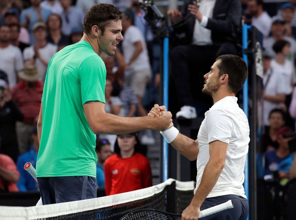 'Nguoi ti hon' ha guc tay vot cao hon 2 m tai Australian Open hinh anh