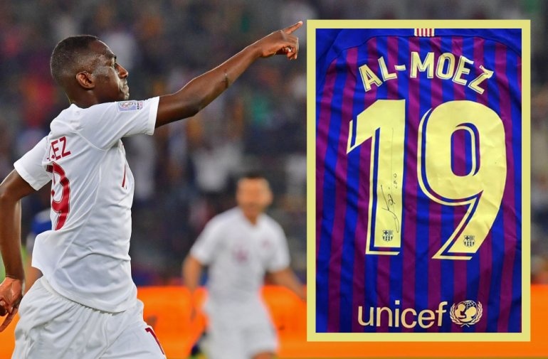 Messi tang qua cho Almoez Ali anh 1