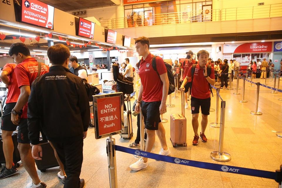 Văn Lâm cùng Muangthong đến Campuchia ảnh 1 Van Lam cung Muangthong den Campuchia anh 1