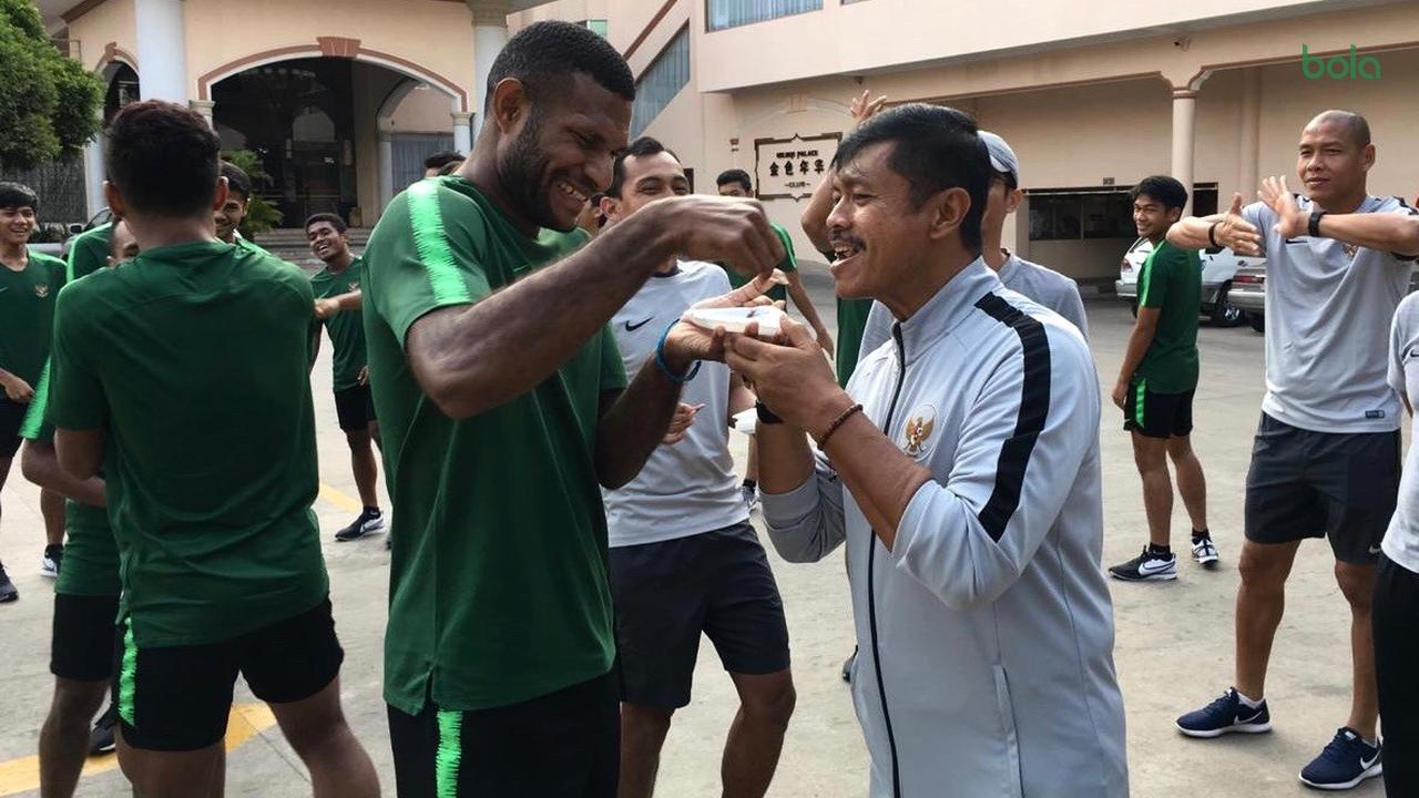 HLV Indonesia benh vuc hoc tro Marinus Wanewar anh 2