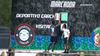 Pha an mung 'co mot khong hai' cua cau thu Guatemala hinh anh