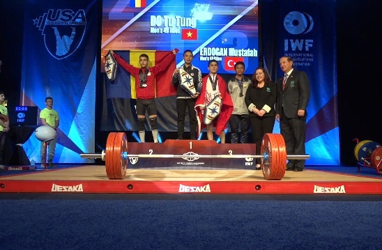 Lực sĩ Đỗ Tú Tùng giành 3 HCV, phá 3 kỷ lục trẻ tại Mỹ ảnh 1 Luc si Do Tu Tung gianh 3 HCV, pha 3 ky luc tre tai My anh 1