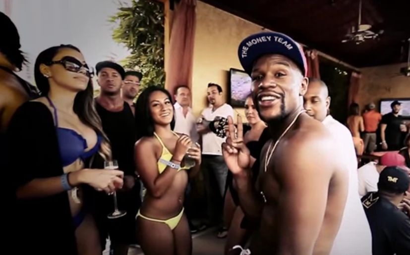 'Doc co cau bai' Mayweather thac loan tai hop dem o Las Vegas hinh anh