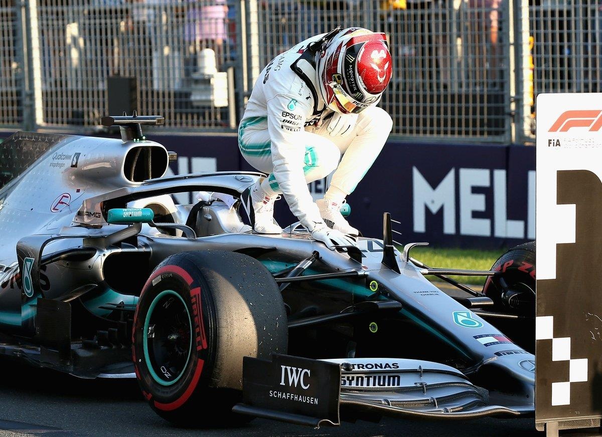 Doi nha thang lon, Hamilton van chua the no nu cuoi hinh anh