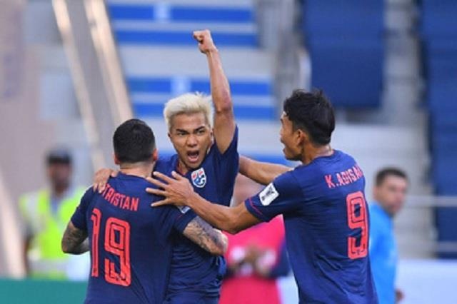 Chanathip toa sang, Thai Lan danh bai Trung Quoc o Cup Tu hung hinh anh