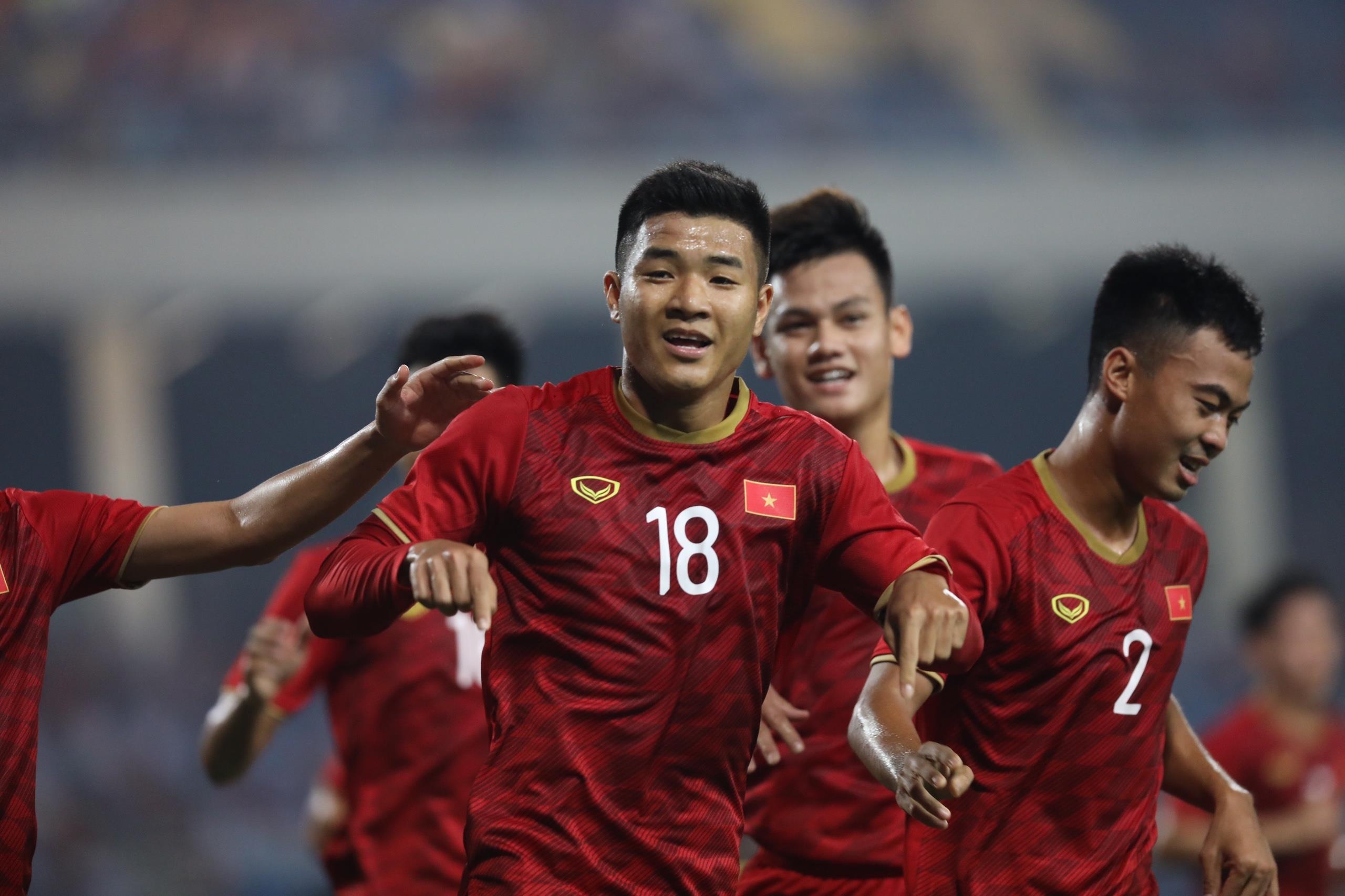 'U23 Viet Nam thieu mot thu linh thuc su o giua san' hinh anh