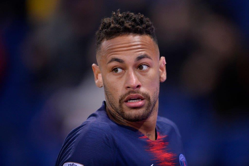 Neymar doi dien an cam thi dau cua UEFA hinh anh