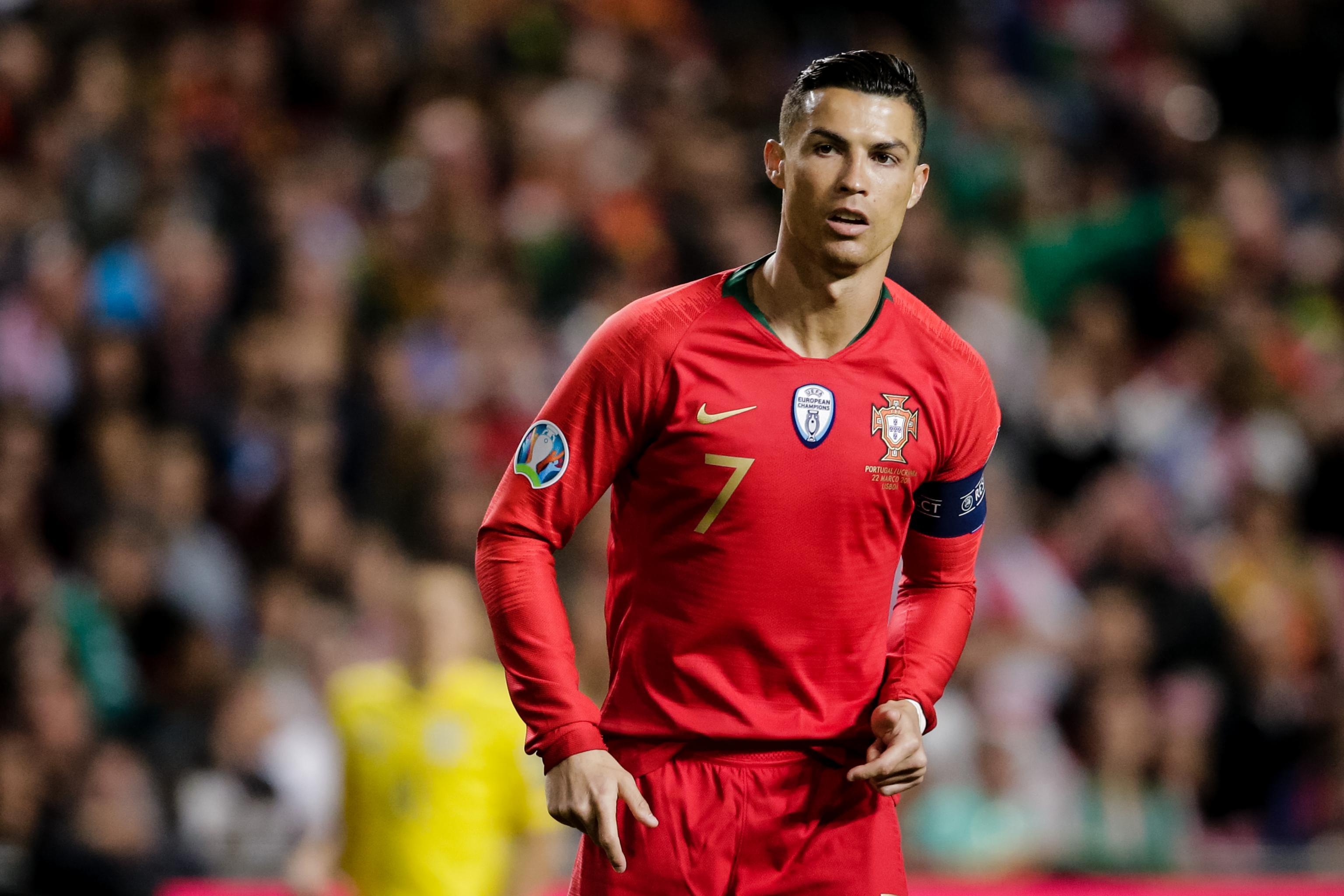 Lich thi dau vong loai Euro 2020: Cho Ronaldo len tieng hinh anh
