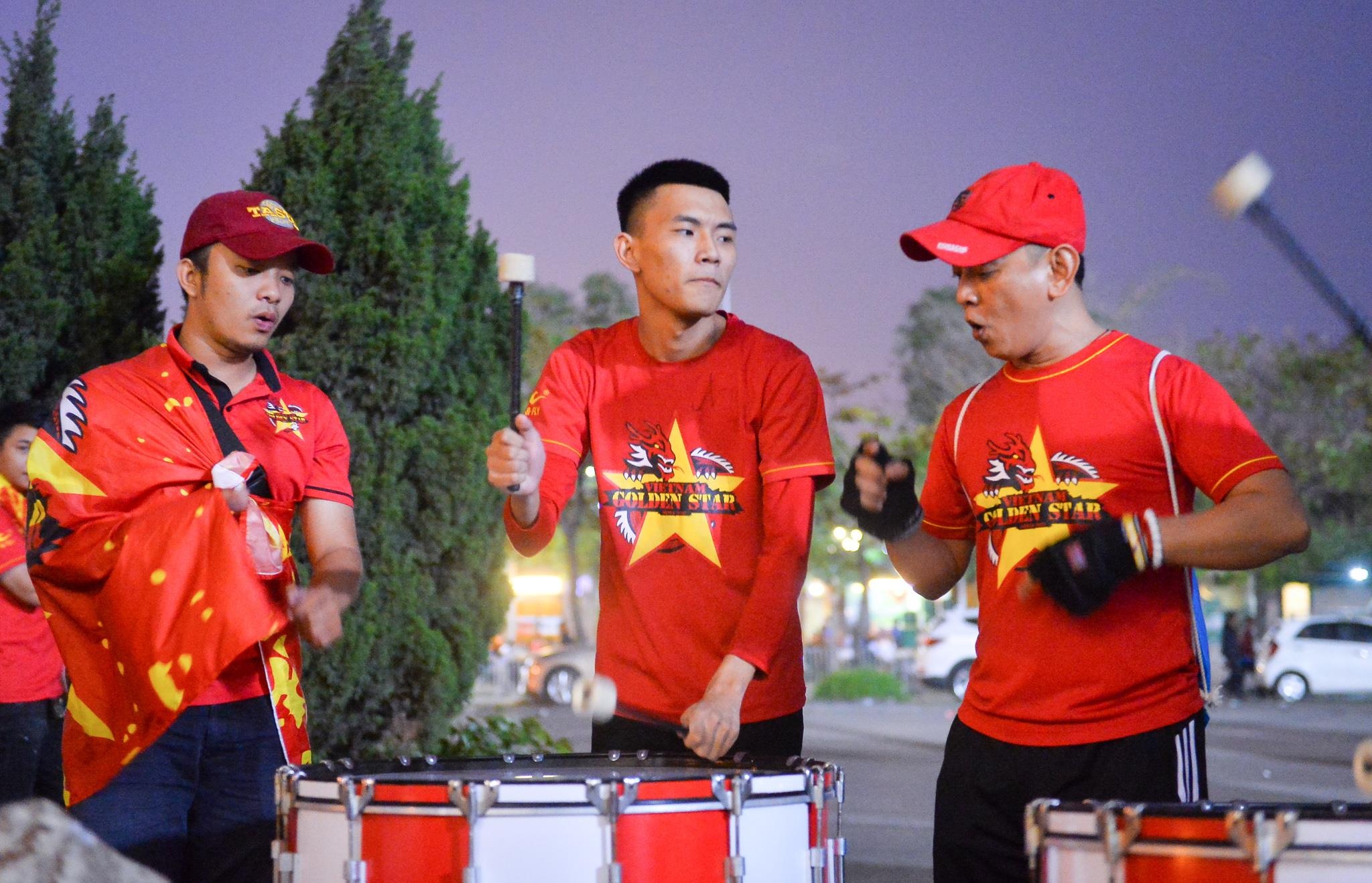 CĐV tới sân cổ vũ u23 Việt Nam vs Thái Lan ảnh 5 CDV toi san co vu u23 Viet Nam vs Thai Lan anh 5