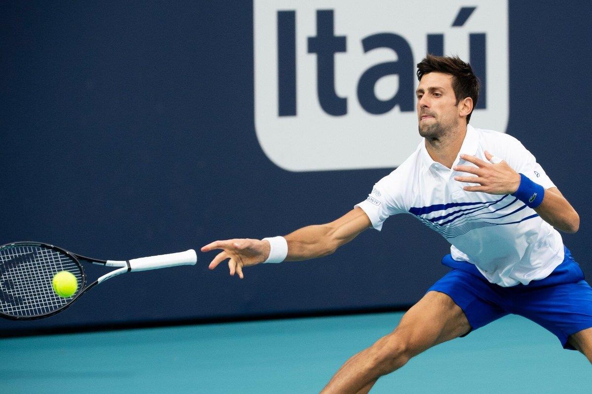 Novak Djokovic bai tran vi con mua tai Miami hinh anh