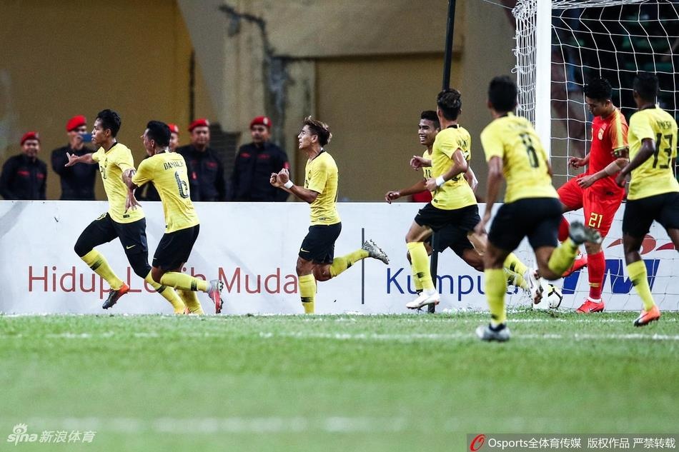 CĐV tức tưởi khi U23 Malaysia bị loại ảnh 1 CDV tuc tuoi khi U23 Malaysia bi loai anh 1