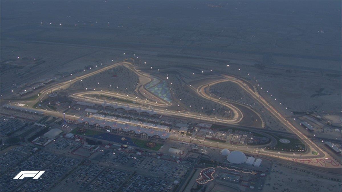 Hamilton ve nhat chang 2 tai Bahrain anh 1