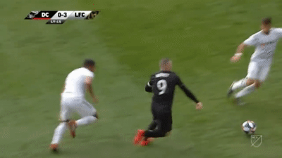 Pham loi tho bao, Rooney lan dau nhan the do sau gan 5 nam hinh anh