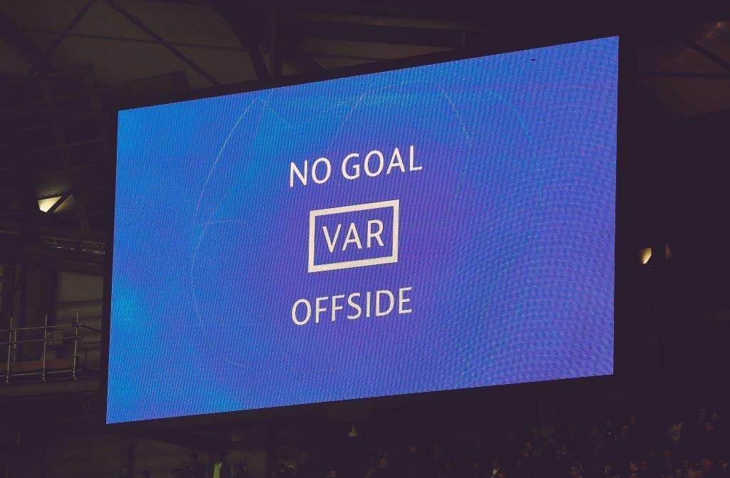 Son Heung-min cam on VAR anh 1