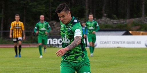 Doi bong cua Alex Dang thua 1-2 sau khi de thung luoi phut 90 hinh anh